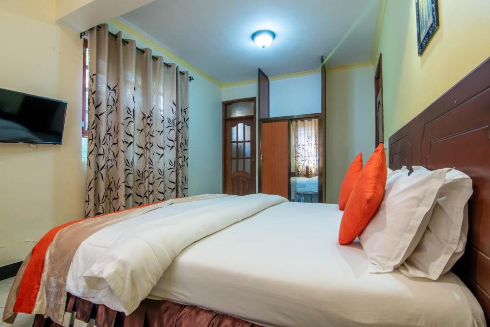Crest Safari Lodge Image 32