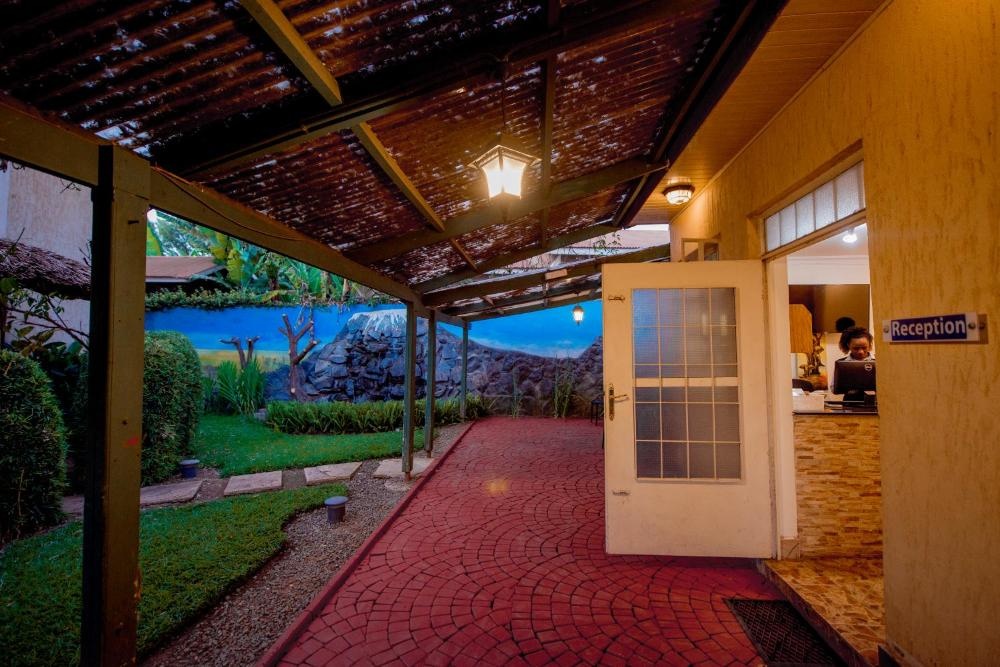Crest Safari Lodge Image 7